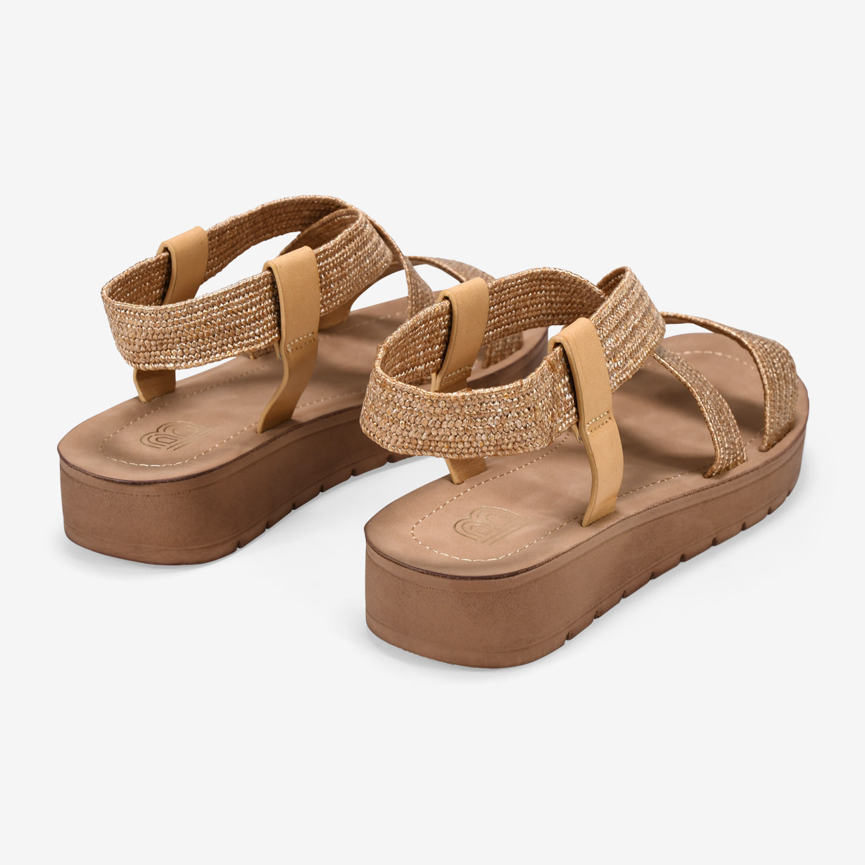 Sandalias cuña beige en rafia