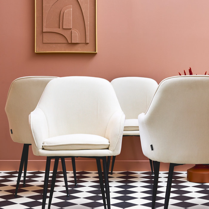 Lot de 4 fauteuils en velours côtelé blanc cassé et pieds en métal noir mat. L 57 x P 59 x H 84.5cm