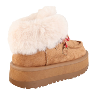 Stivaletti in simil camoscio imbottiti con stringhe e pellicciotto