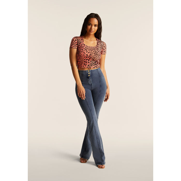 T-shirt slim fit cropped con stampa animalier