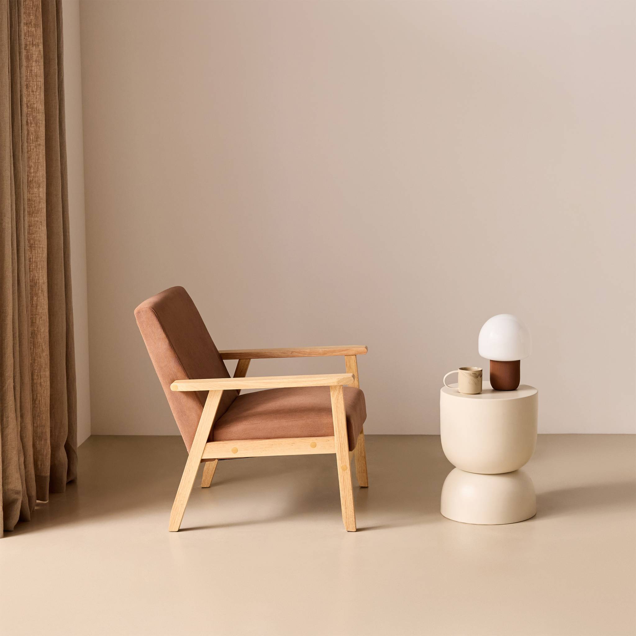 Fauteuil scandinave bois de peuplier, d'hévéa et velours côtelé ISAK