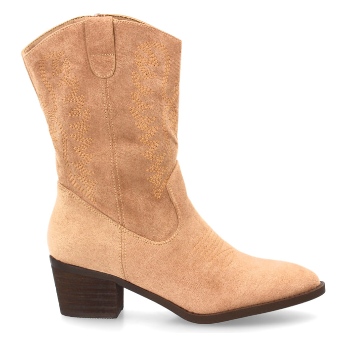 Botín cowboy mujer con bordados en la caña