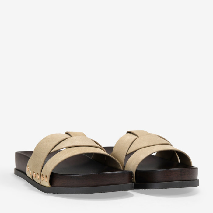 Sandalias planas beige con suela efecto madera