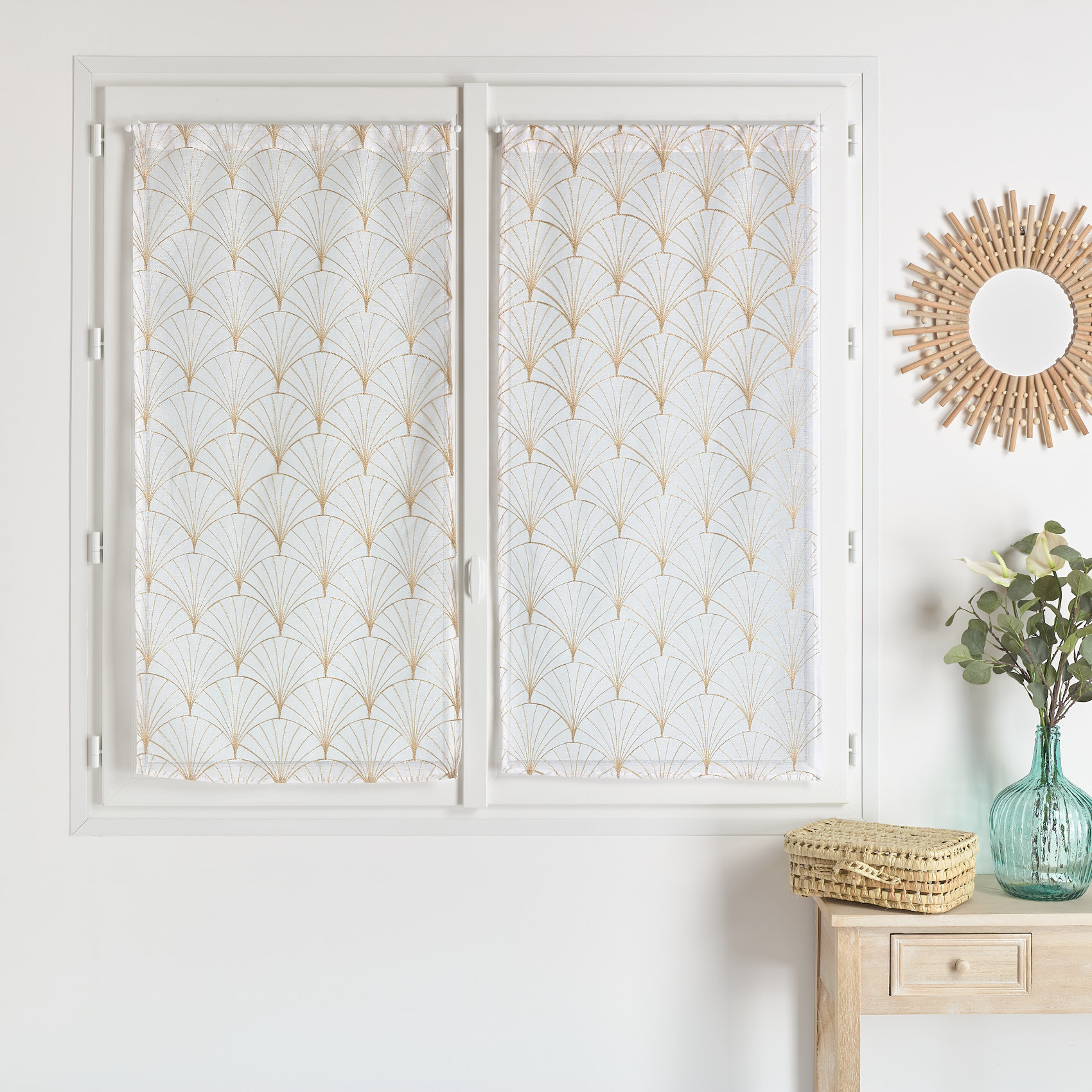 Paire de petits voilages brodés au style art déco - Beige