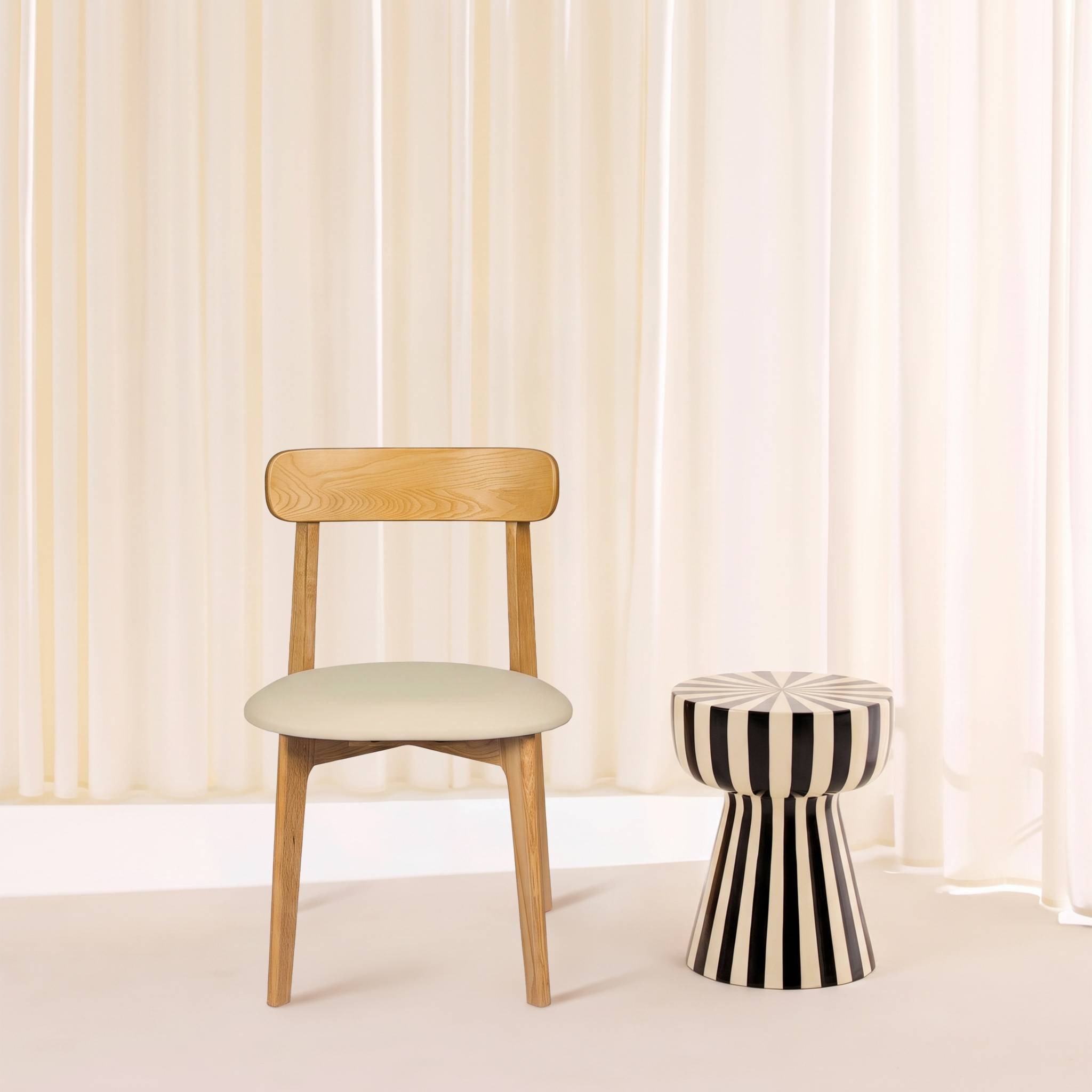 Chaise vintage bois d'hévéa et simili cuir (lot de 2) VICTOIRE