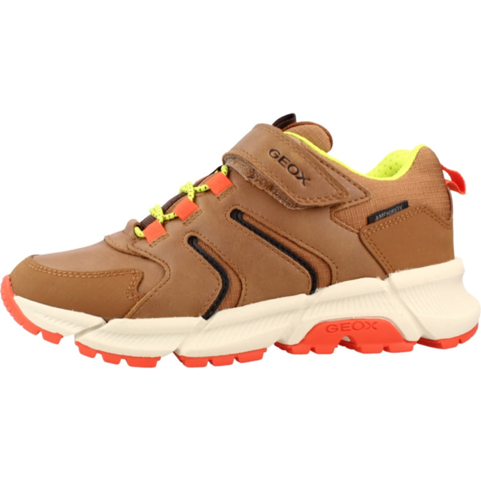 Zapatillas Niño de la marca GEOX  modelo J56LCD 0FUME MARRON