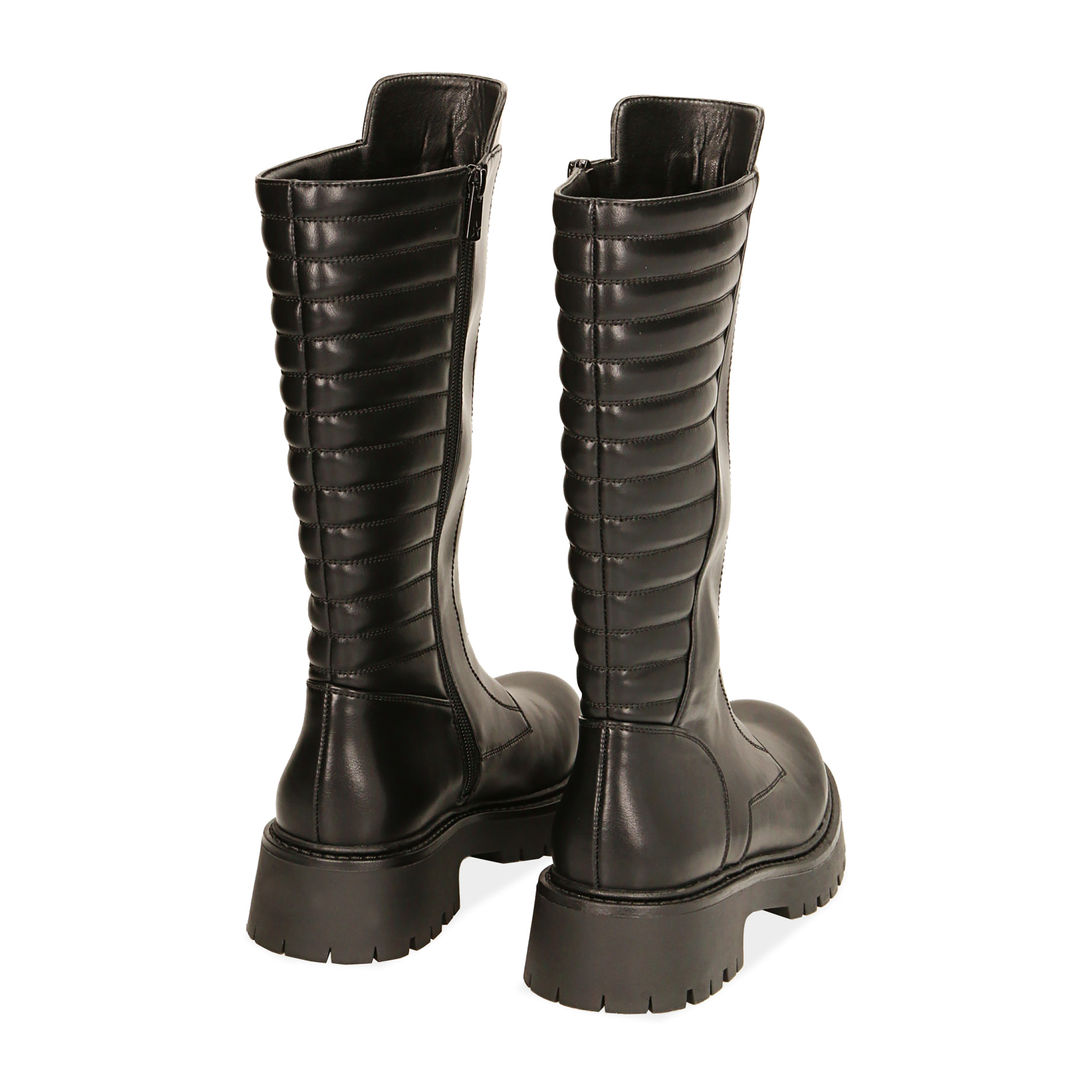 Moteras negras, tacón 4 cm.