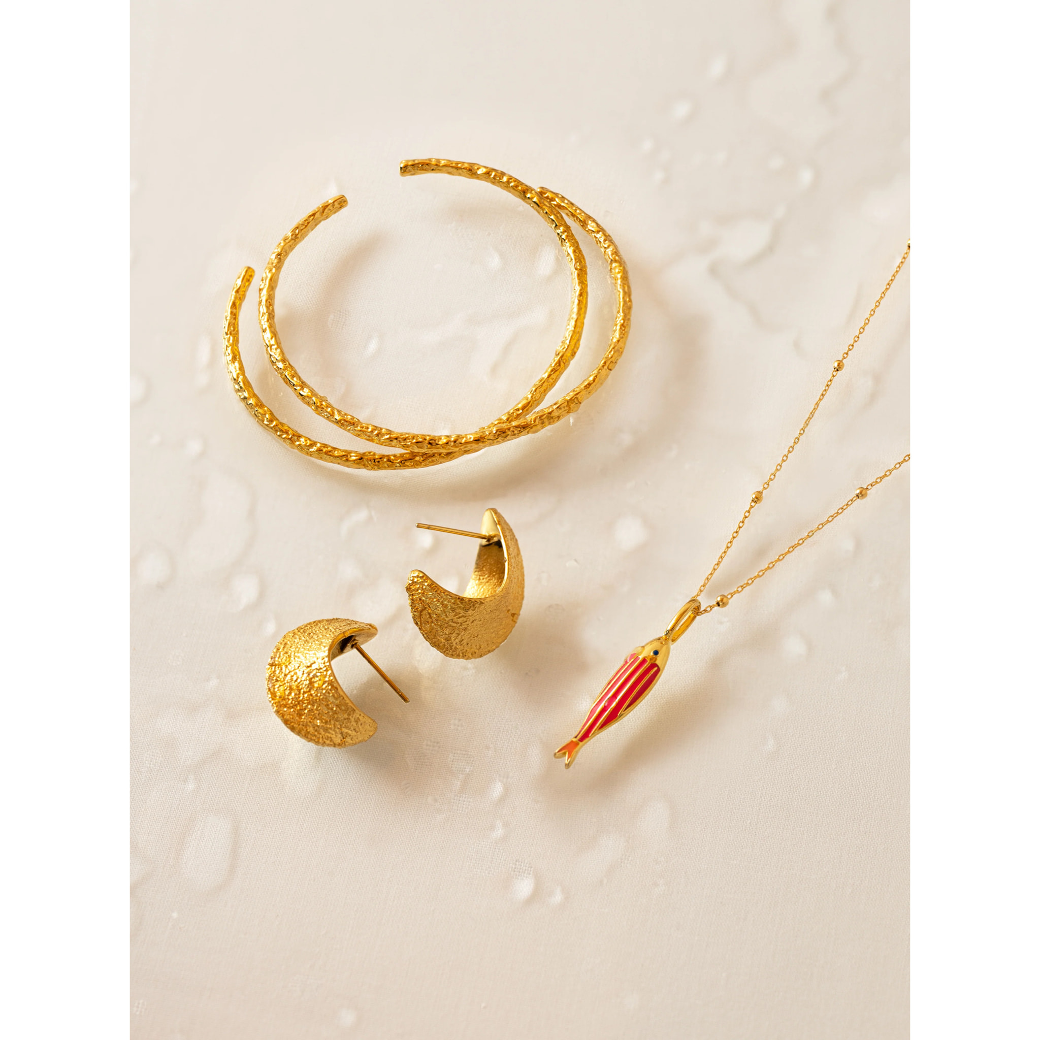 Charm Seaglow Fish Baño Oro