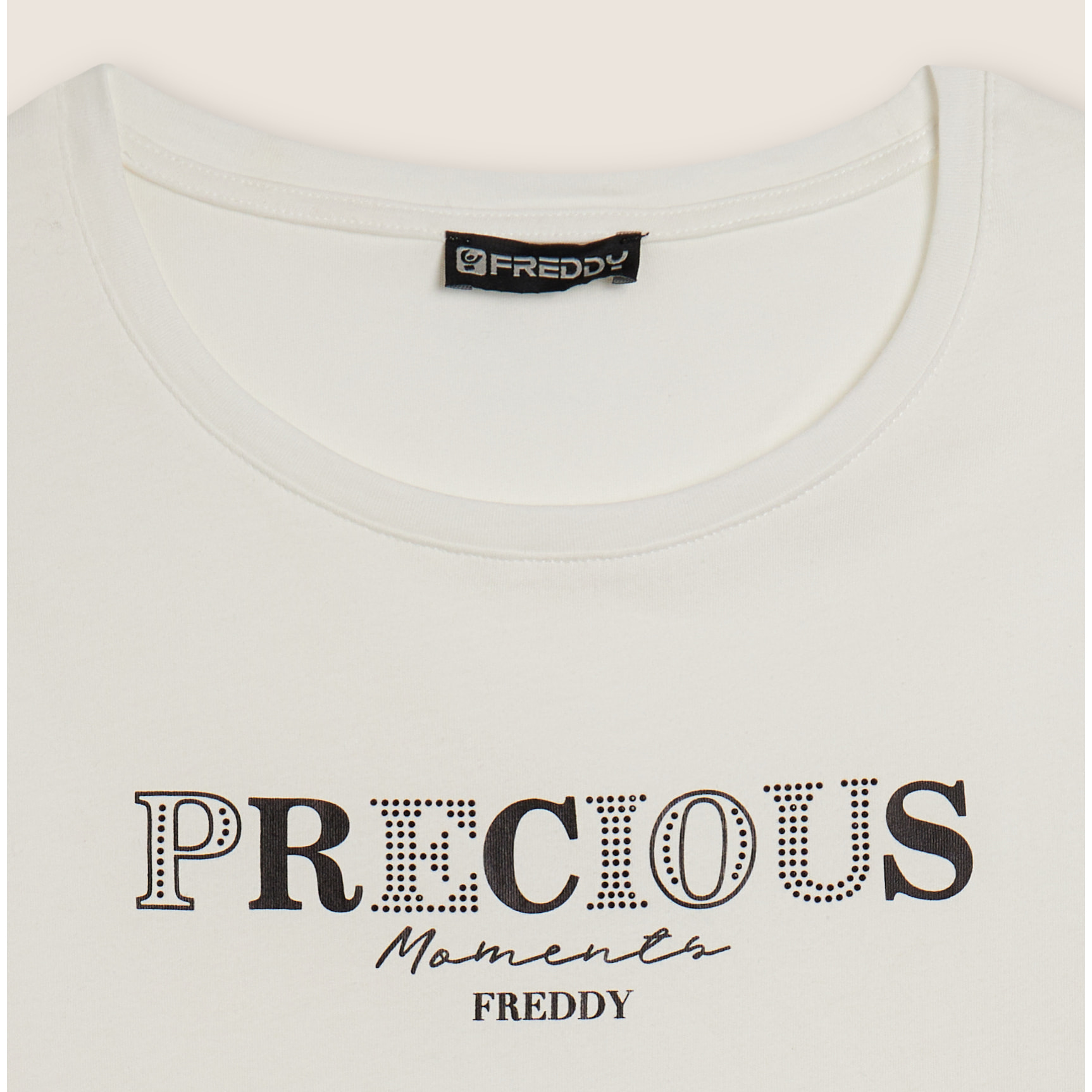 T-shirt con scritta Precious Moments in strass