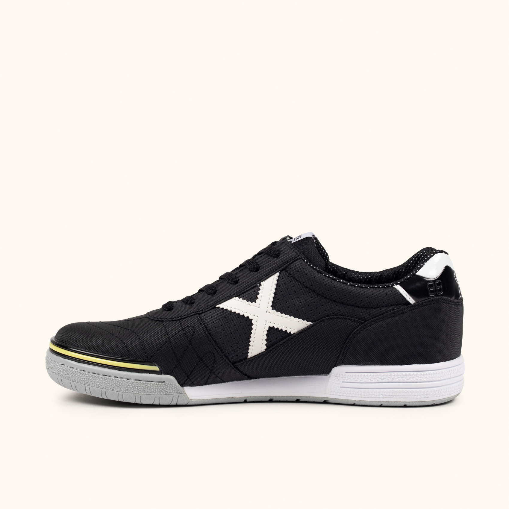 MUNICH G-3 454 Zapatillas fútbol sala Diseño Técnico Negro y Blanco