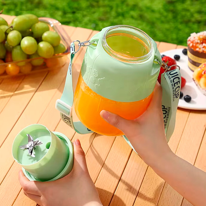 Frullatore portatile elettrico K2 da 800ml con 10 lame in acciaio, sicurezza per doppio clic e batteria ricaricabile.