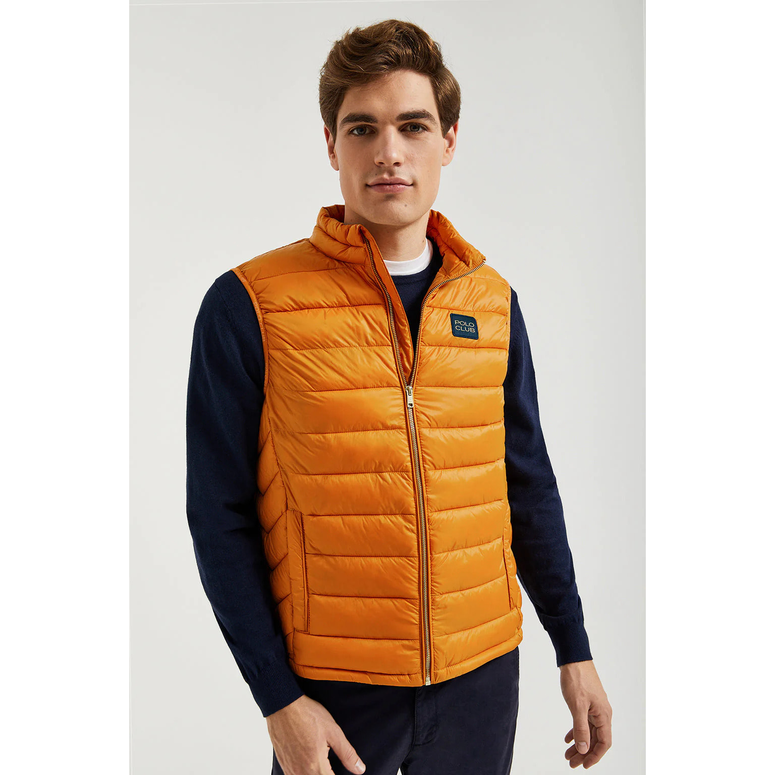 Chaleco naranja Pavel reciclado y ultraligero con etiqueta textil Polo Club