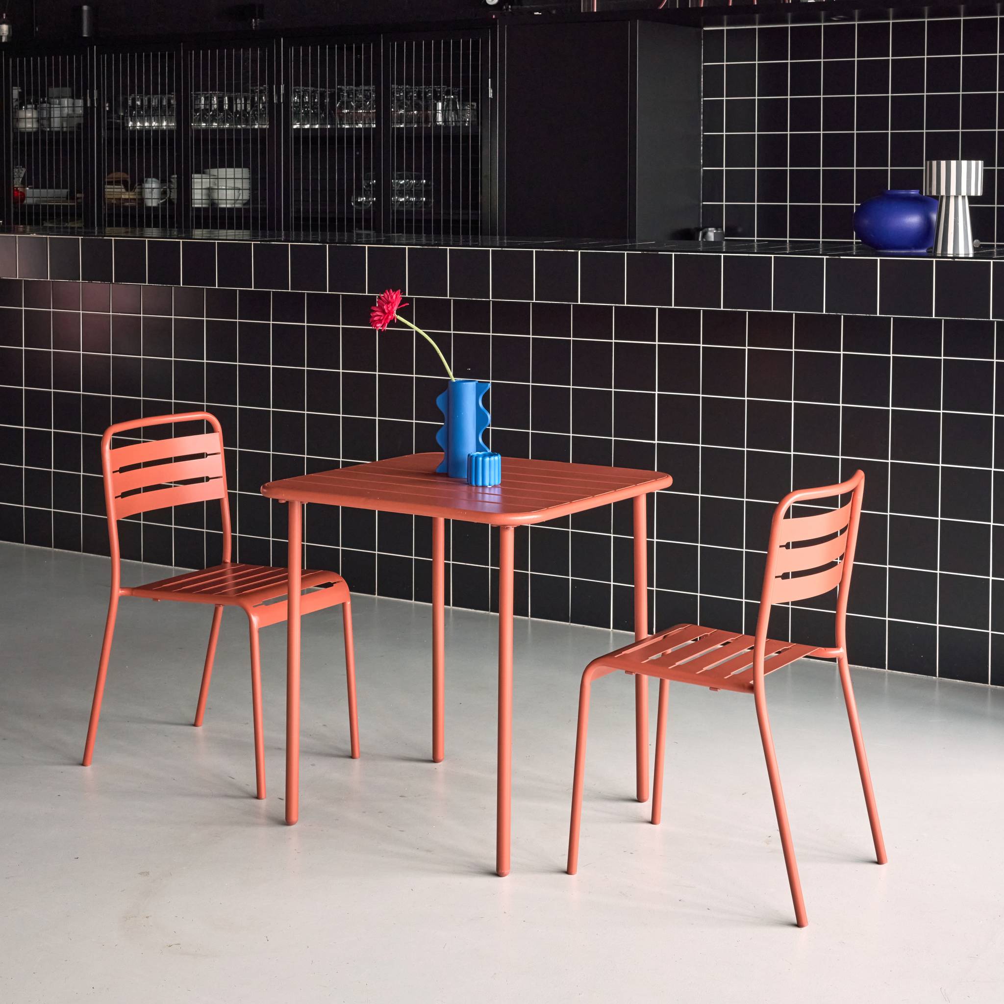 Table de jardin métal + 2 assises terracotta Amélia