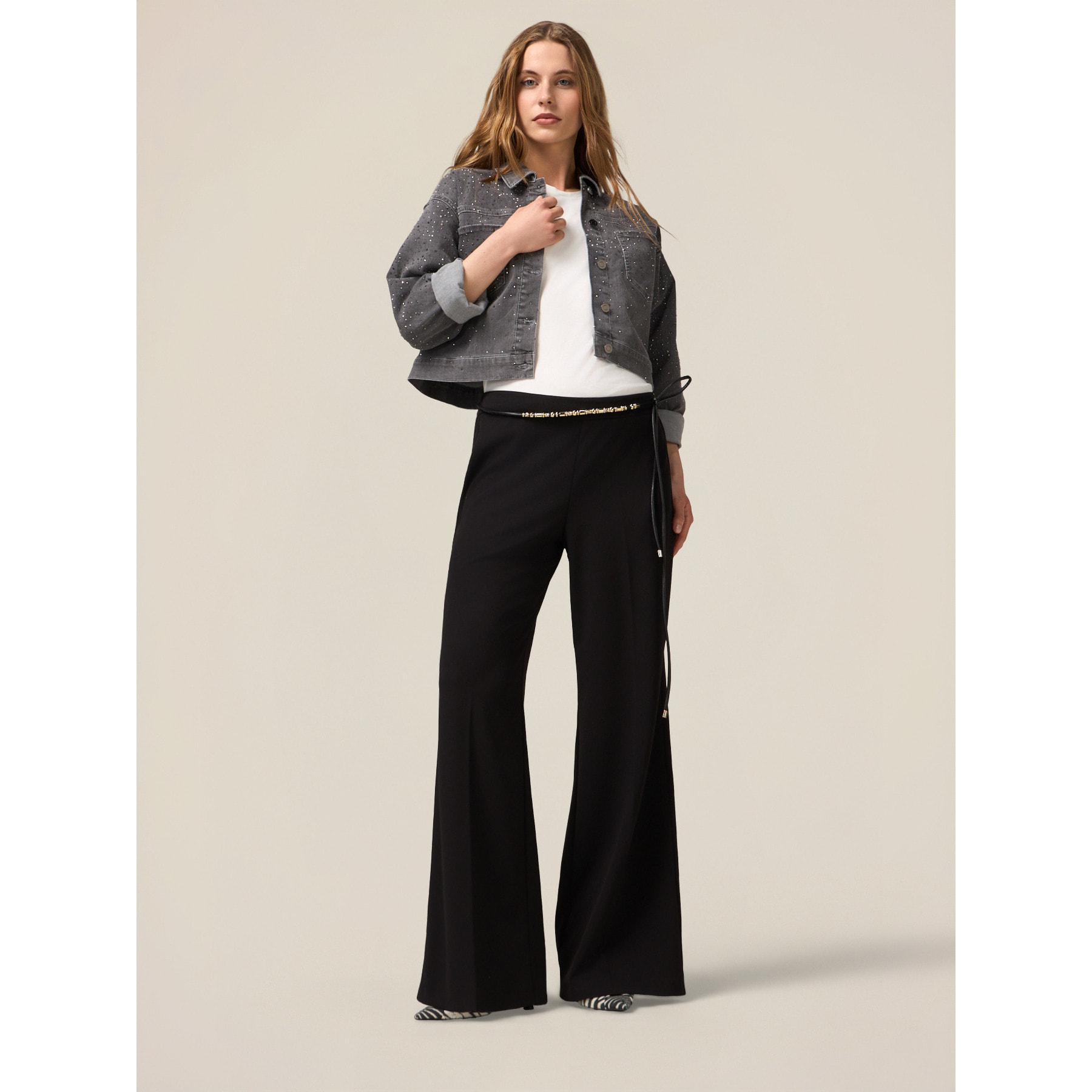 Oltre - Chaqueta corta de mezclilla con strass aplicados - Gris
