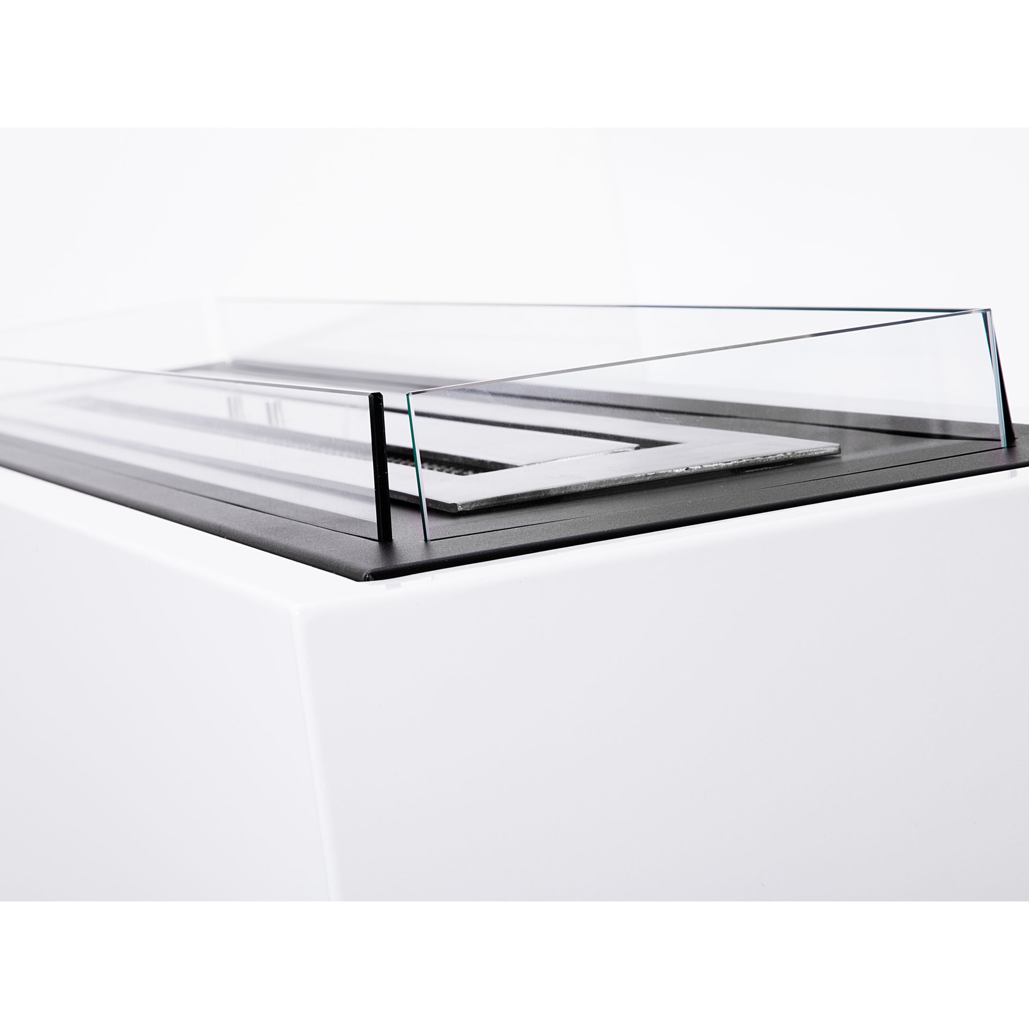 Chimenea de etanol de suelo de grandes dimensiones en acero lacado blanco GEA PURLINE