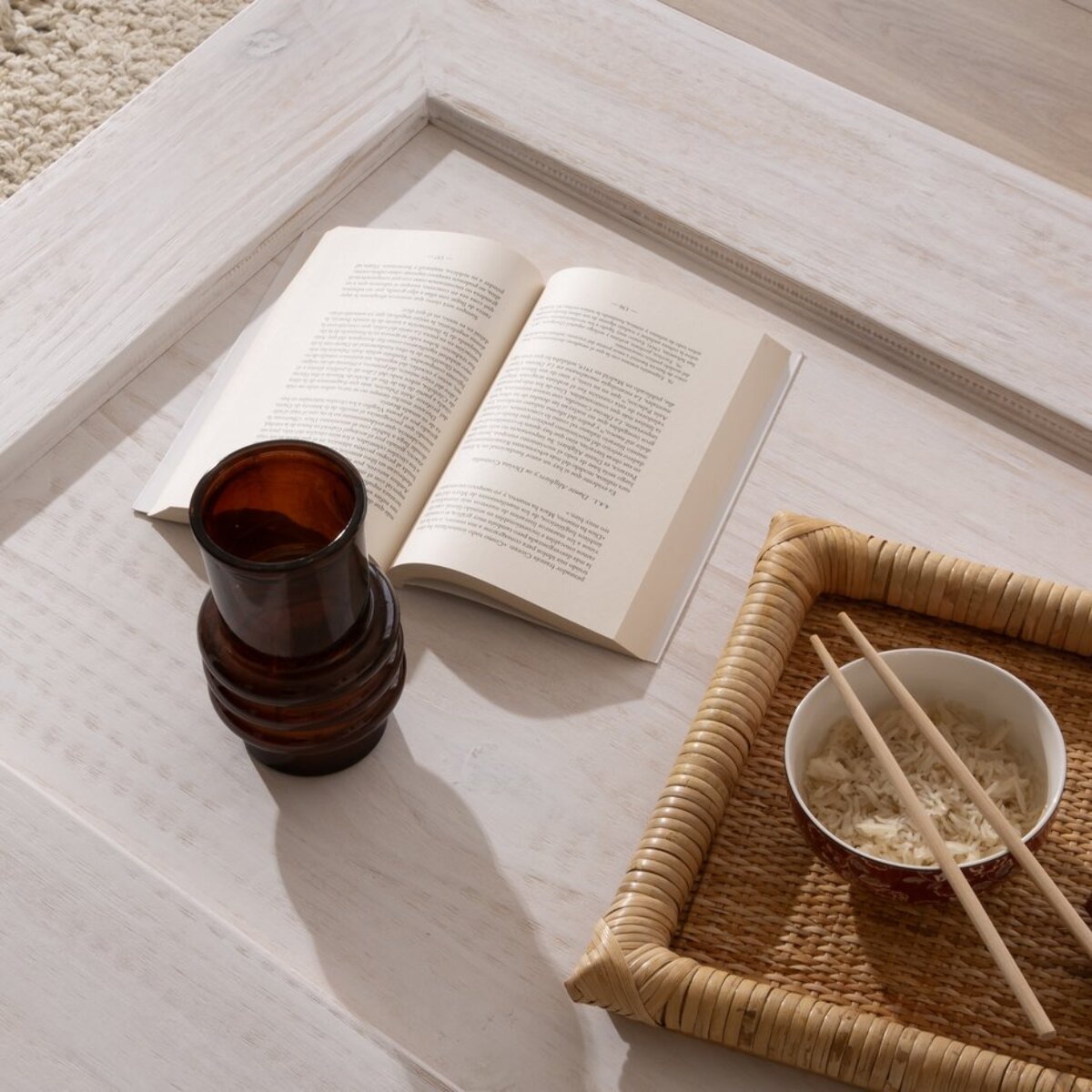 Table basse Oblak -bois massif d'araucaria-couleur blanc shabby 130 x 45 x 80 cm