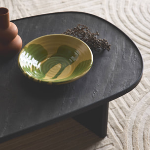 Table basse ovale bois de manguier et placage pierre noire. rebord en métal. L 119.5 x P 60 x H 35cm