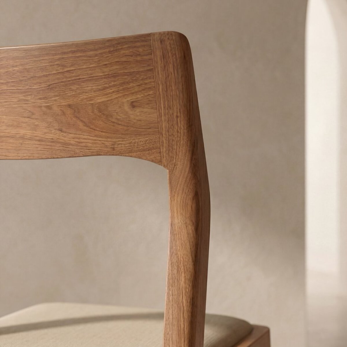 Chaise Nory -bois massif d'hévéa et tapisserie en tissu-couleur noyer 42 x 83 x 54 cm