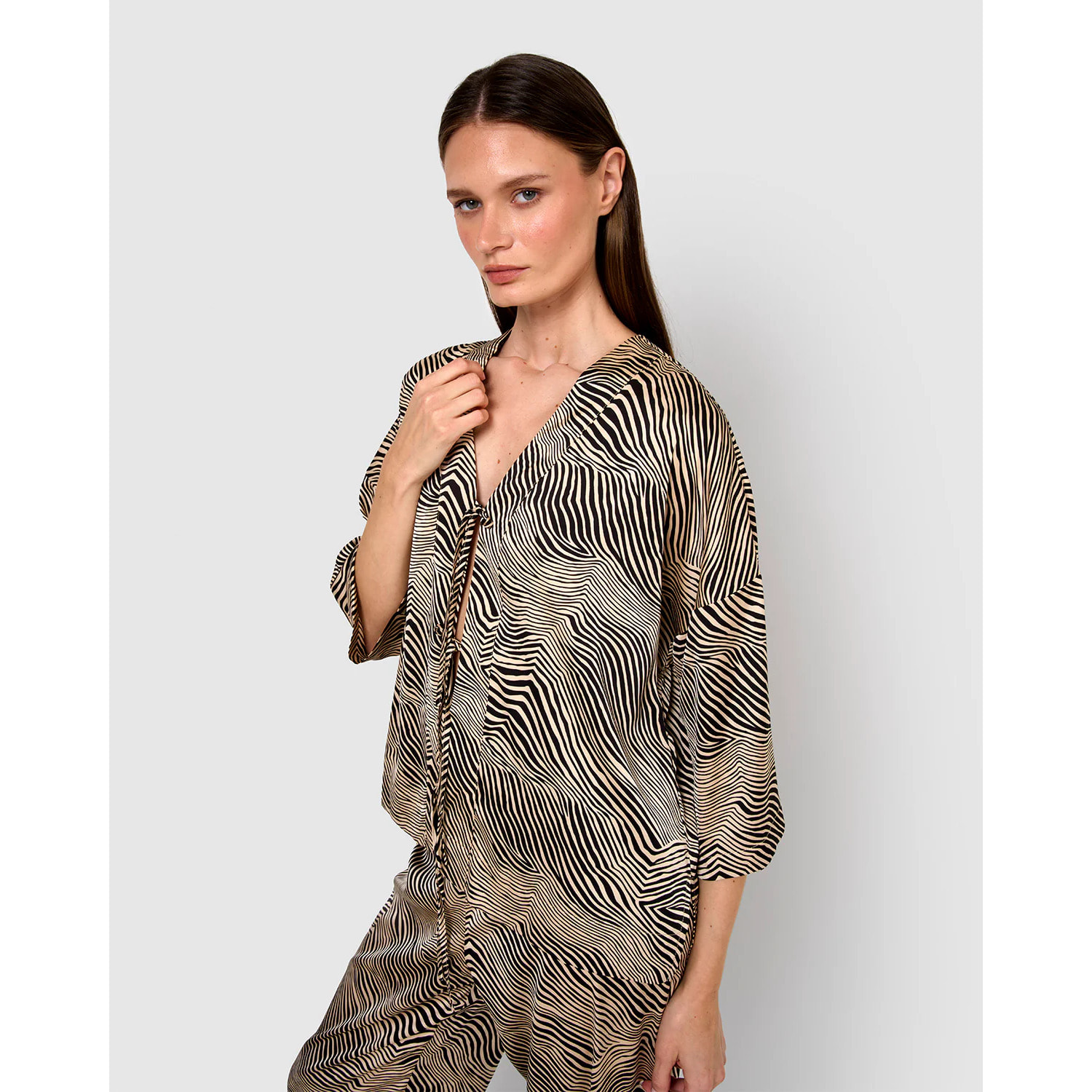 Blusa satén lazos drus beige