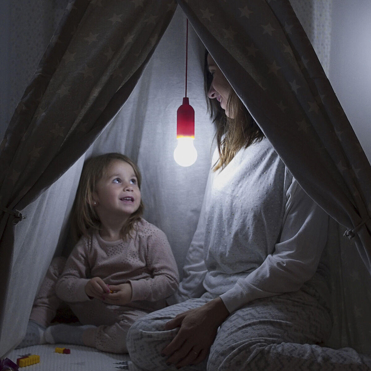 Bombilla LED Portátil con Cordón Bulby InnovaGoods