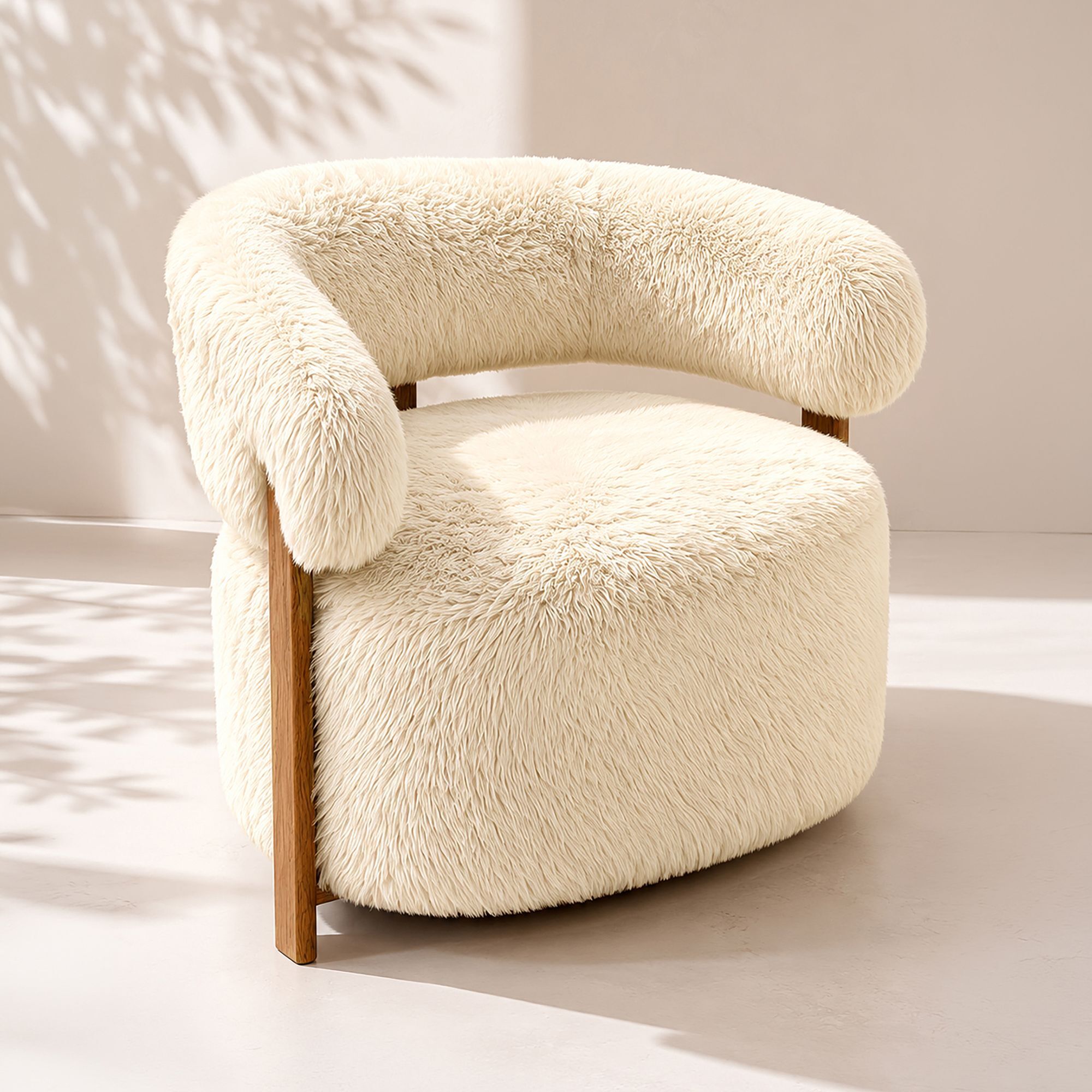 Fauteuil arrondi en tissu chenille effet fourrure écru NOUBIA
