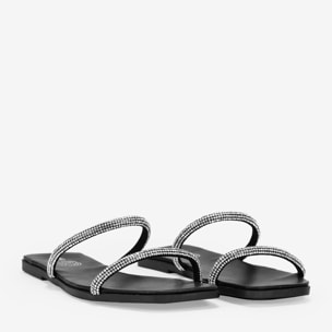 Sandalias planas negras con dos tiras brillantes plateadas
