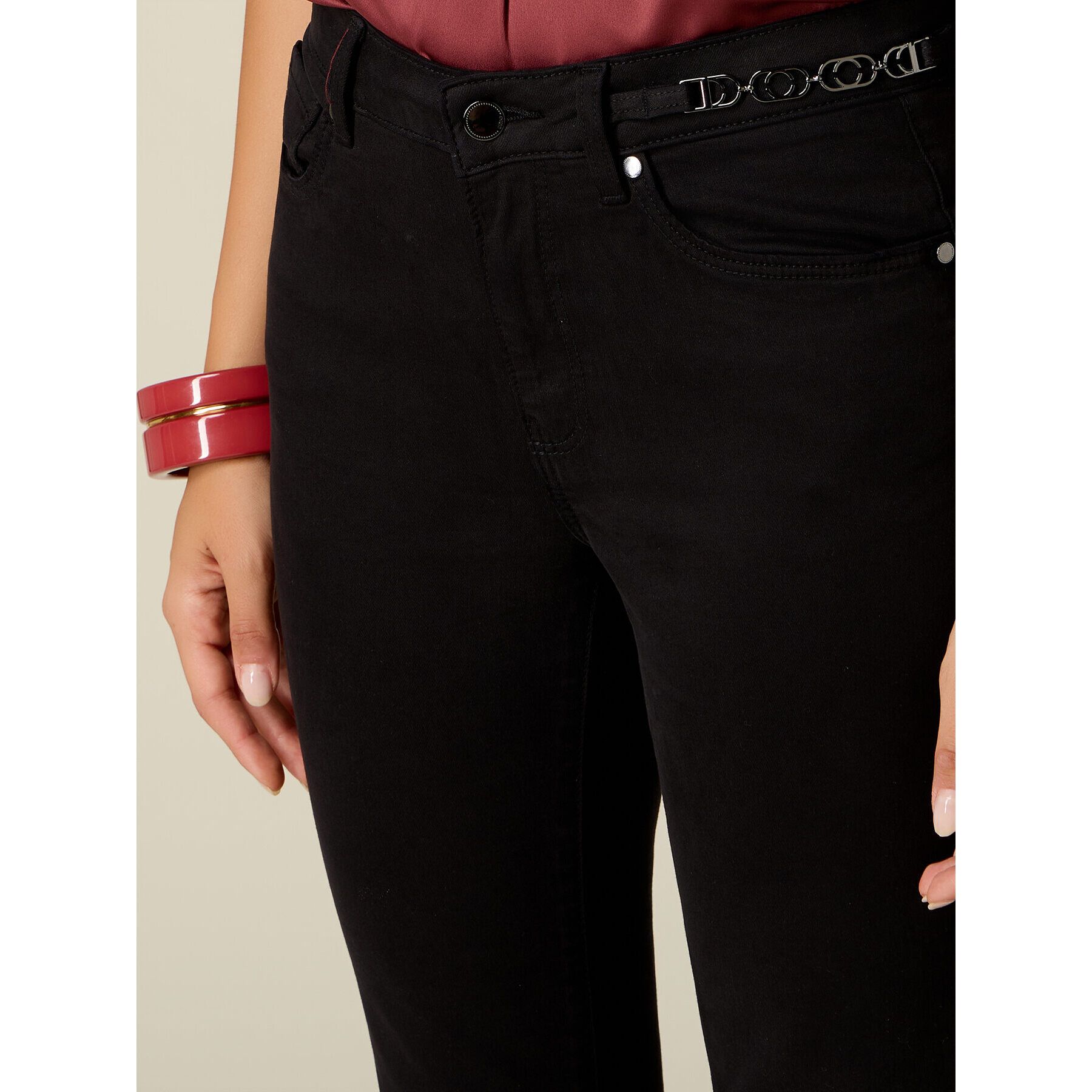 Oltre - Pantaloni skinny con catena metallica - Nero