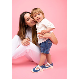 Sneakers in  per i primi passi del bambino