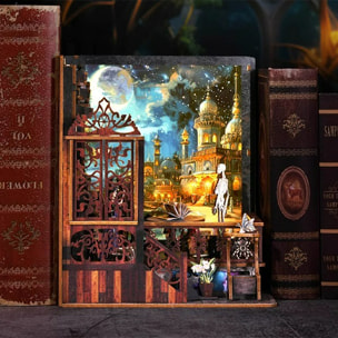 Esplorazione magica. Book Nook in legno, design 3D realistico, telaio luminoso con sfondo intercambiabile.