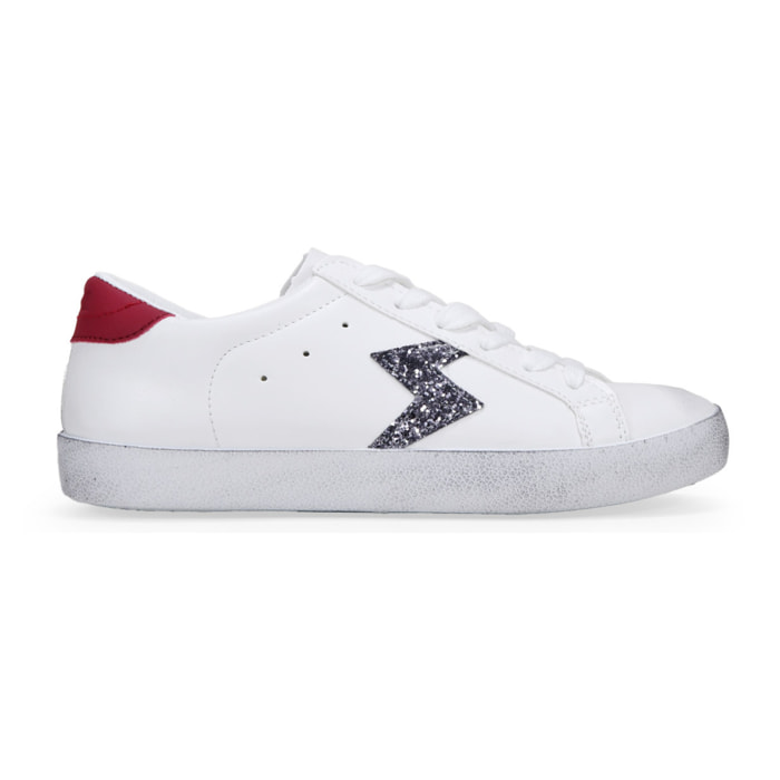 Zapatillas deportivas blancas con cordones