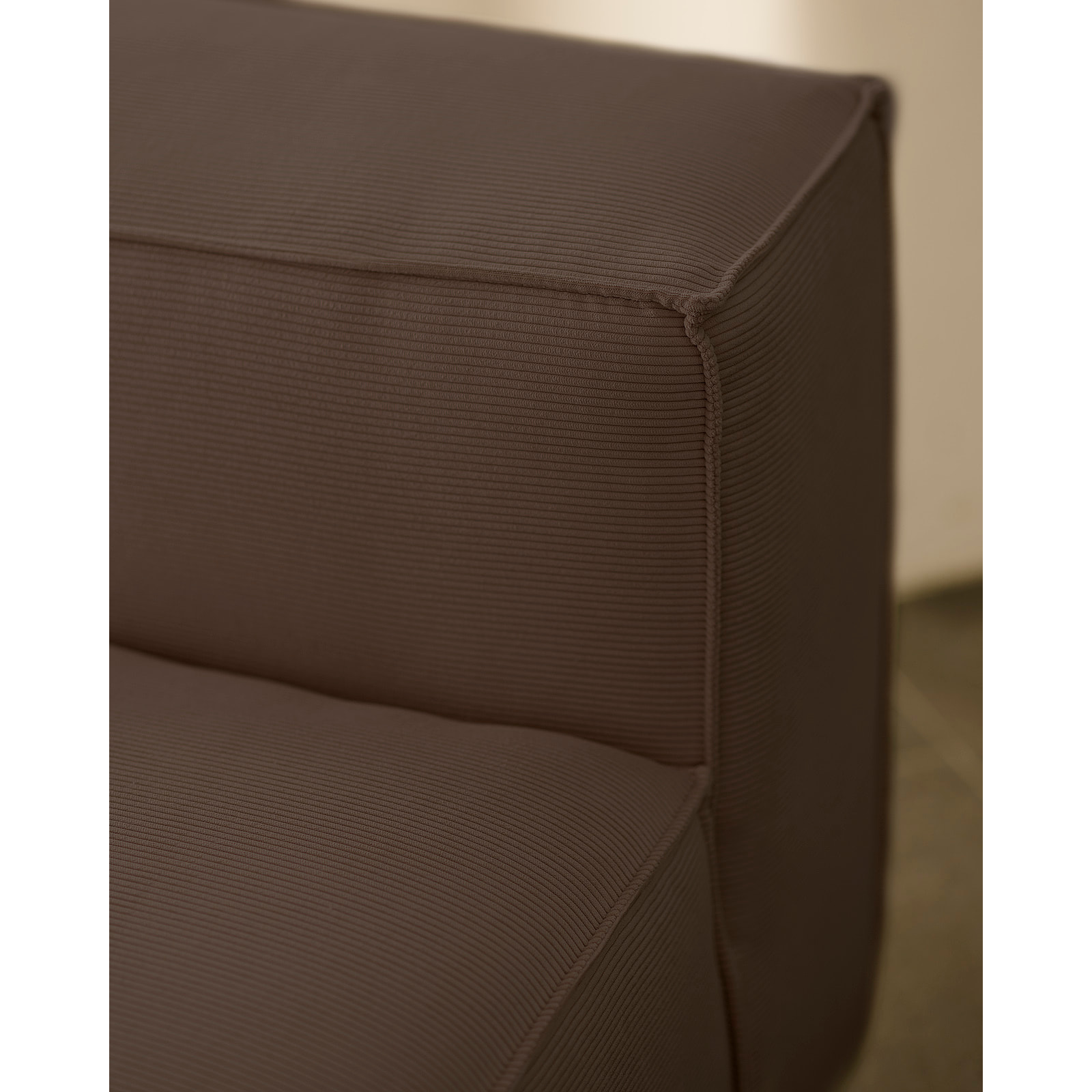 Sillón de pana color gris oscuro de 110x90cm Alto: 70 Largo: 110 Ancho: 90