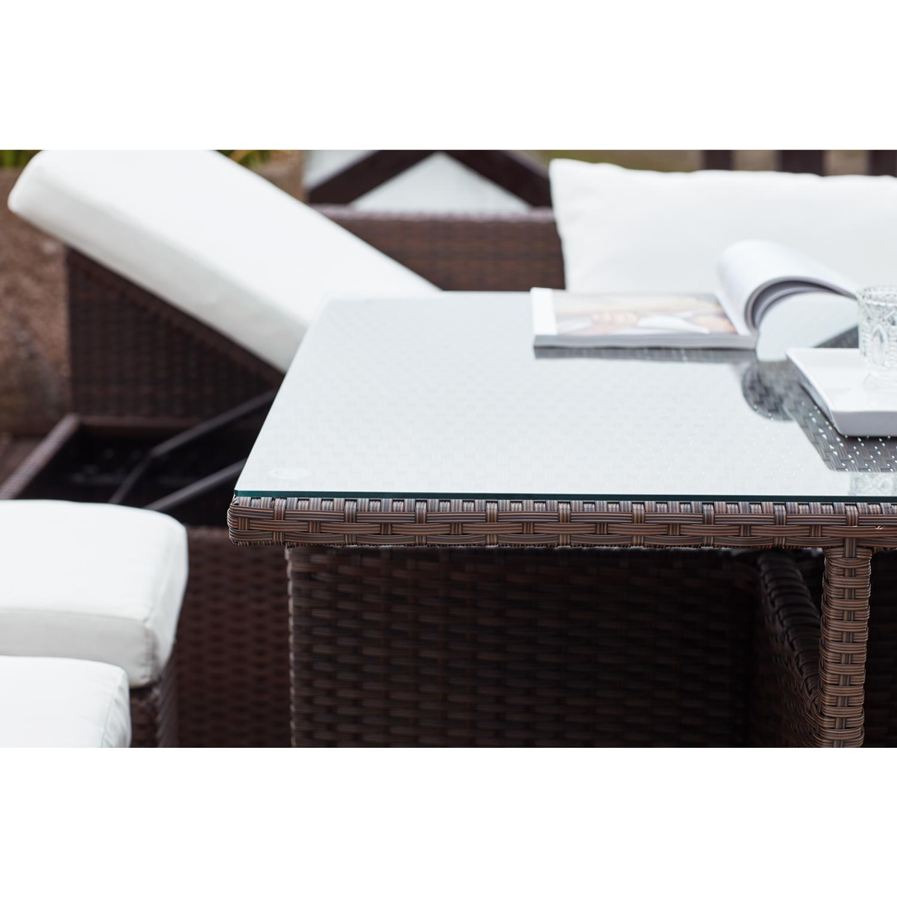 Salon de jardin encastrable 10 places en résine tressée marron INDO