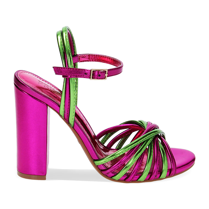 Sandalias con tacón fucsia en laminado