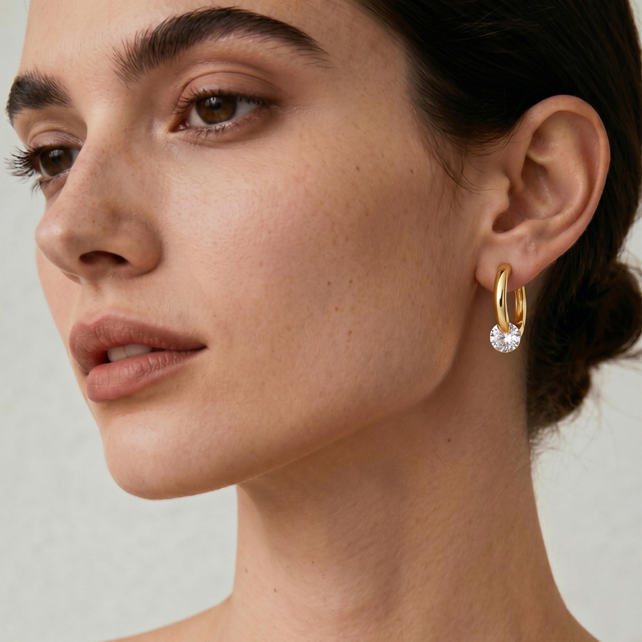 Pendientes de Circonita Brillante acabado en oro amarillo de 18k
