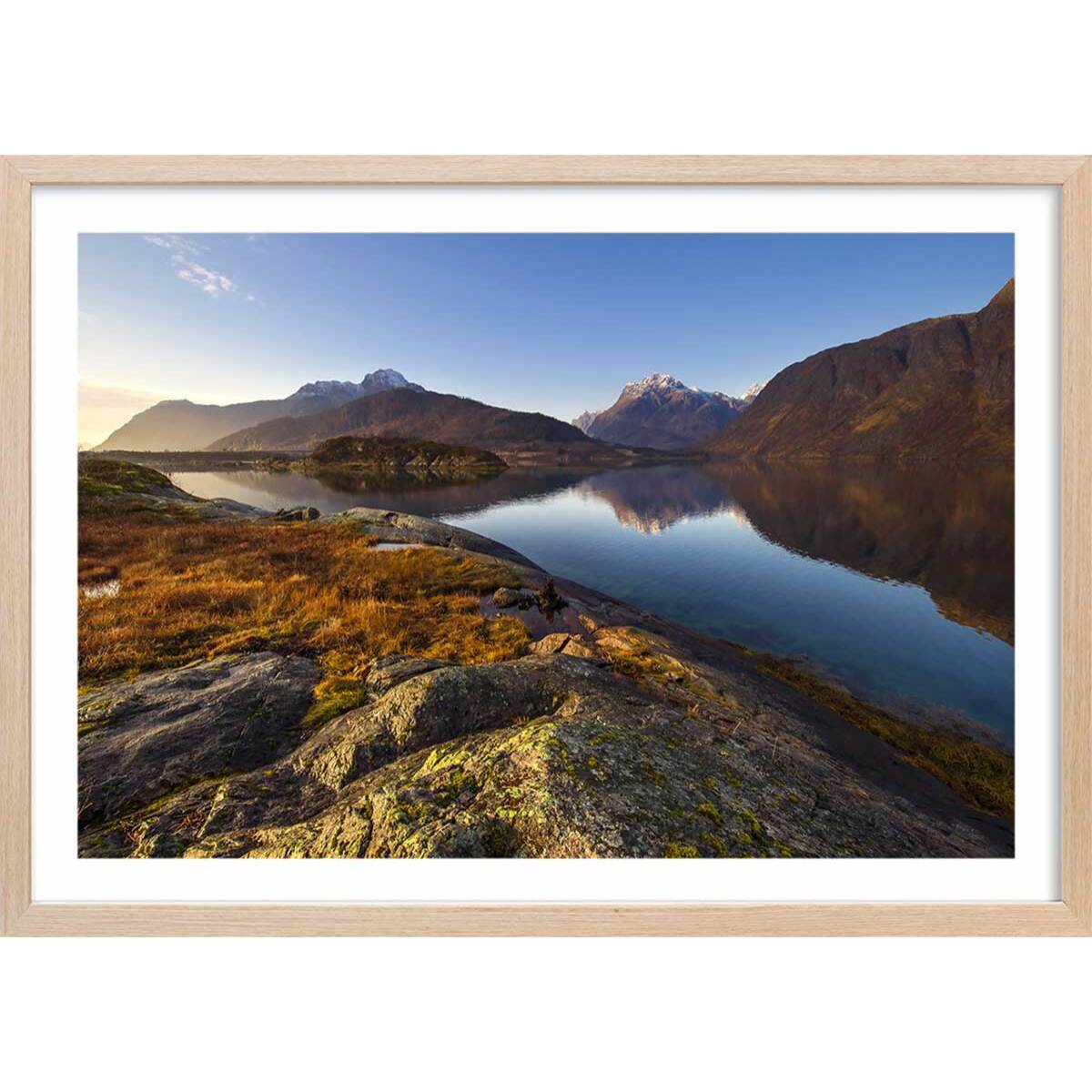 Affiche rafraichissement d'automne sur l île lofoten Affiche + cadre en bois - Chêne