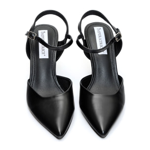 Sandali in simil pelle verniciata con tacco