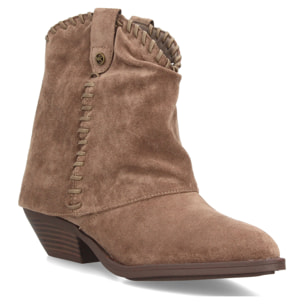 Botines cowboy con costuras decorativas