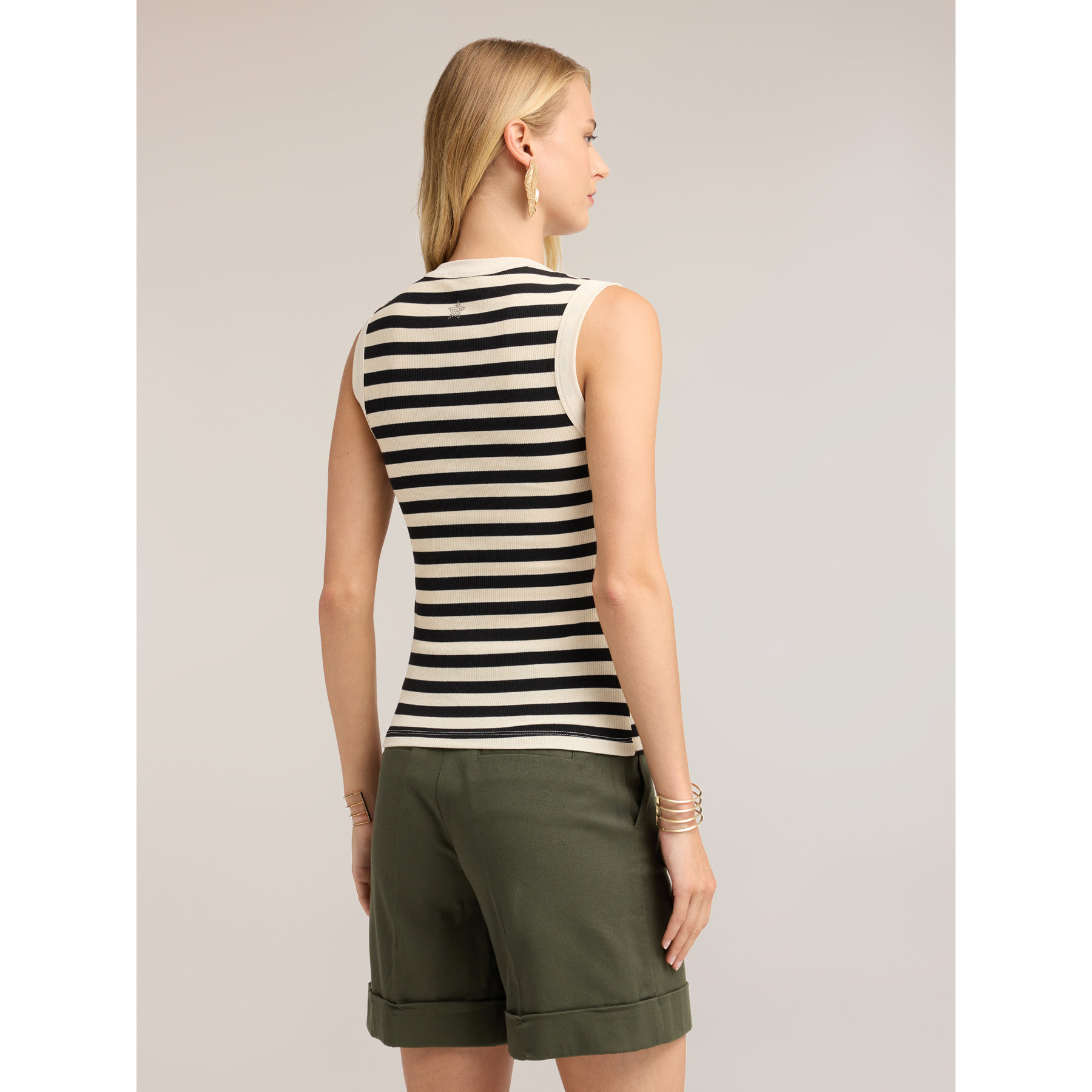 Motivi - Top de rayas acanaladas con escote en V - Beige
