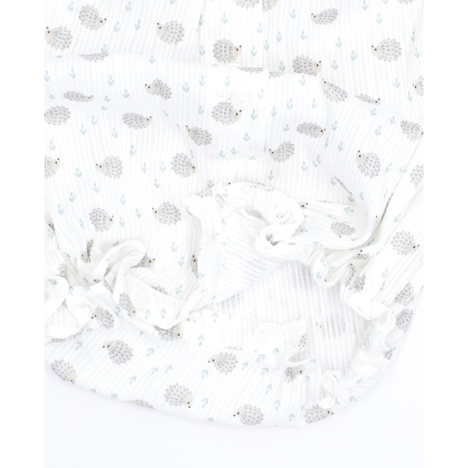 Pelele estampado de erizos, con volante en el cuello y en la sisa.