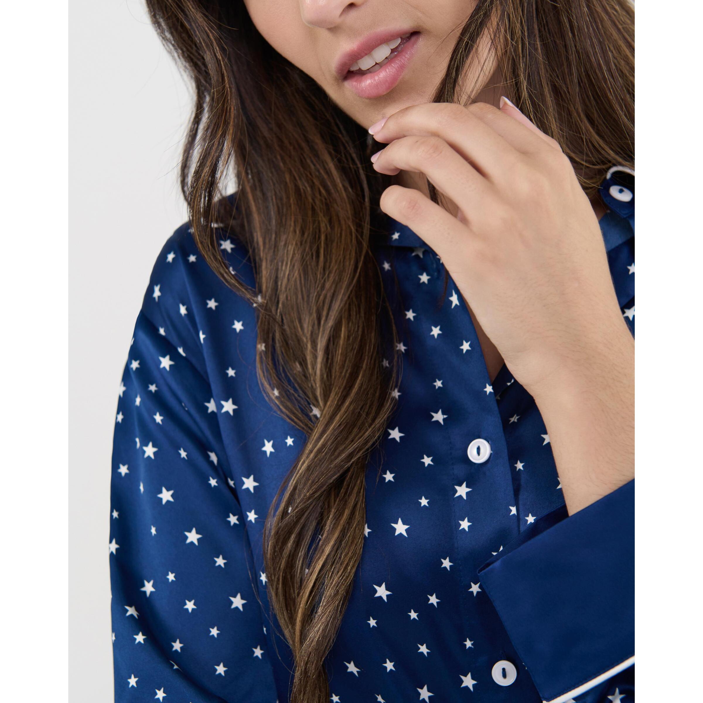 Pijama mujer raso estampado, chaqueta abierta con botones, bolsillo con vivo, manga larga y pantalón largo