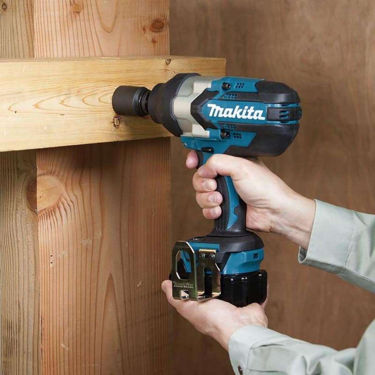 Boulonneuse à chocs 18 V Li-Ion 1200 Nm - MAKITA - Sans batterie, ni chargeur - Avec coffret - DTW1002ZJ