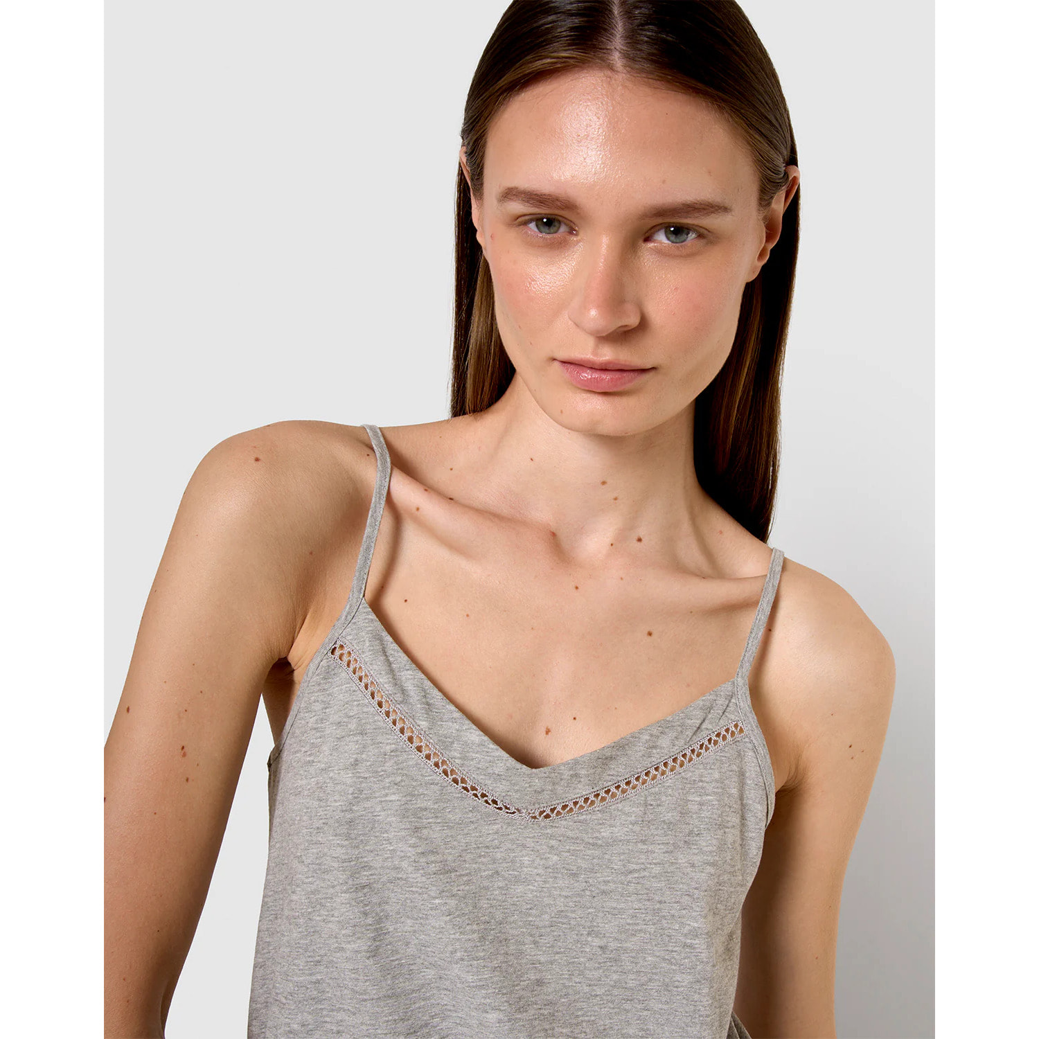 Camisón corto tirantes vainica gris