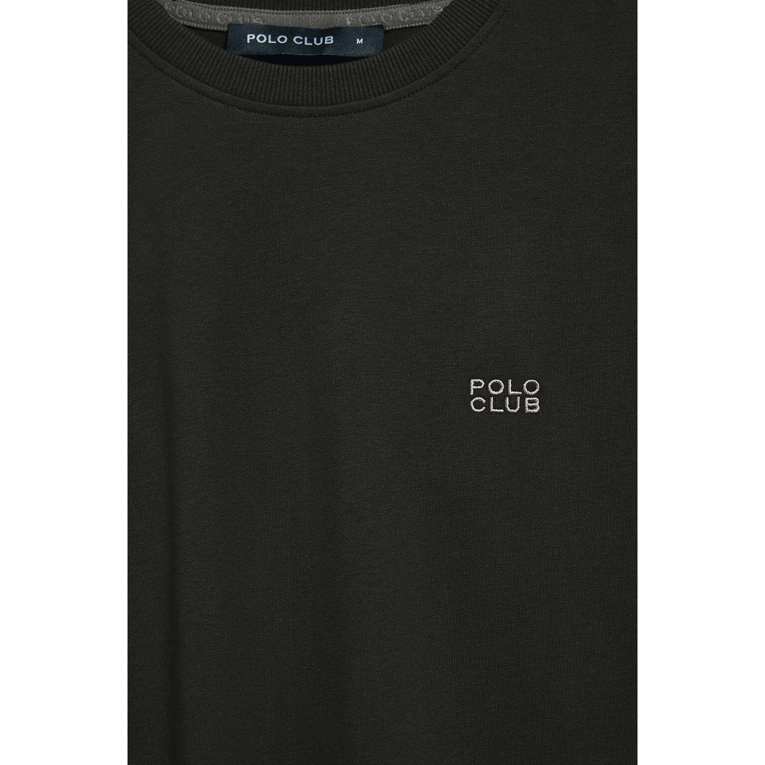 Camiseta negra básica de cuello redondo con detalle bordado