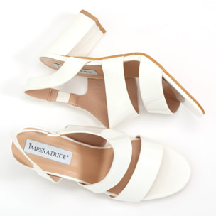 Sandali in simil pelle verniciata con tacco