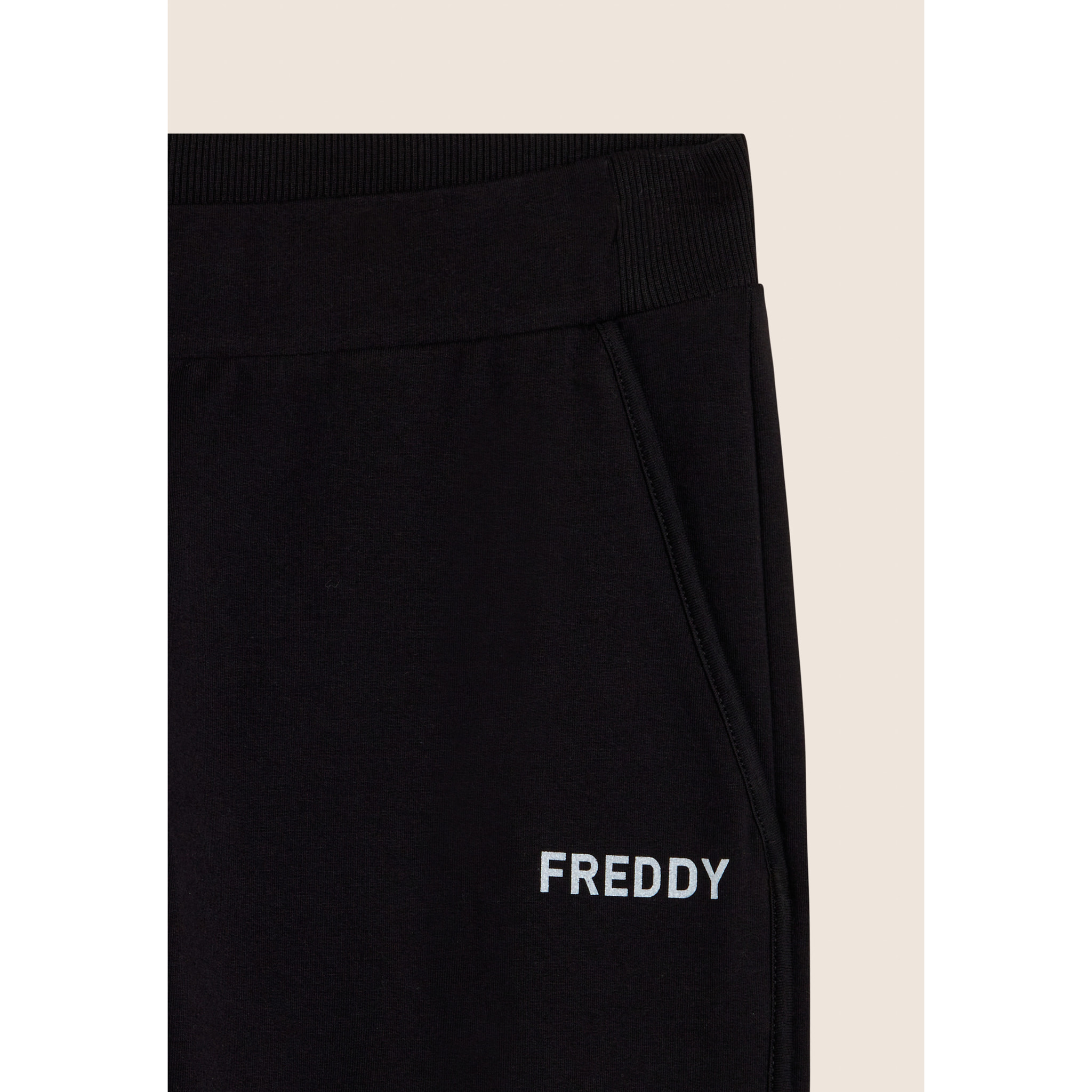 Pantaloni 7/8 con Fondo Stondato e Vita Sagomata