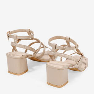 Sandalias de tacón beige con tiras y hebilla
