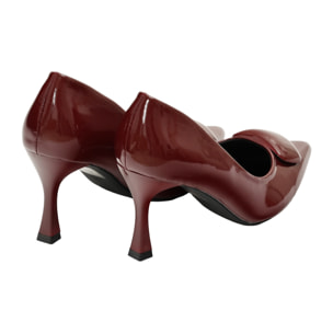 Decolletè in simil pelle verniciata con applicazione