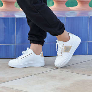 Sneakers in simil pelle con dettaglio strass