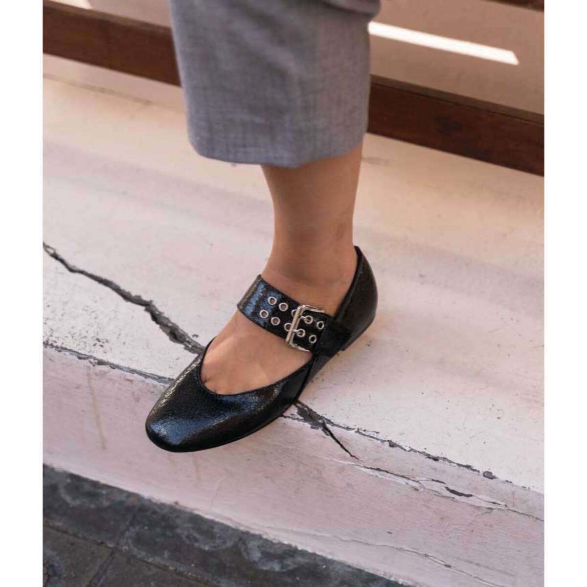Bailarinas planas negras con tira y hebilla