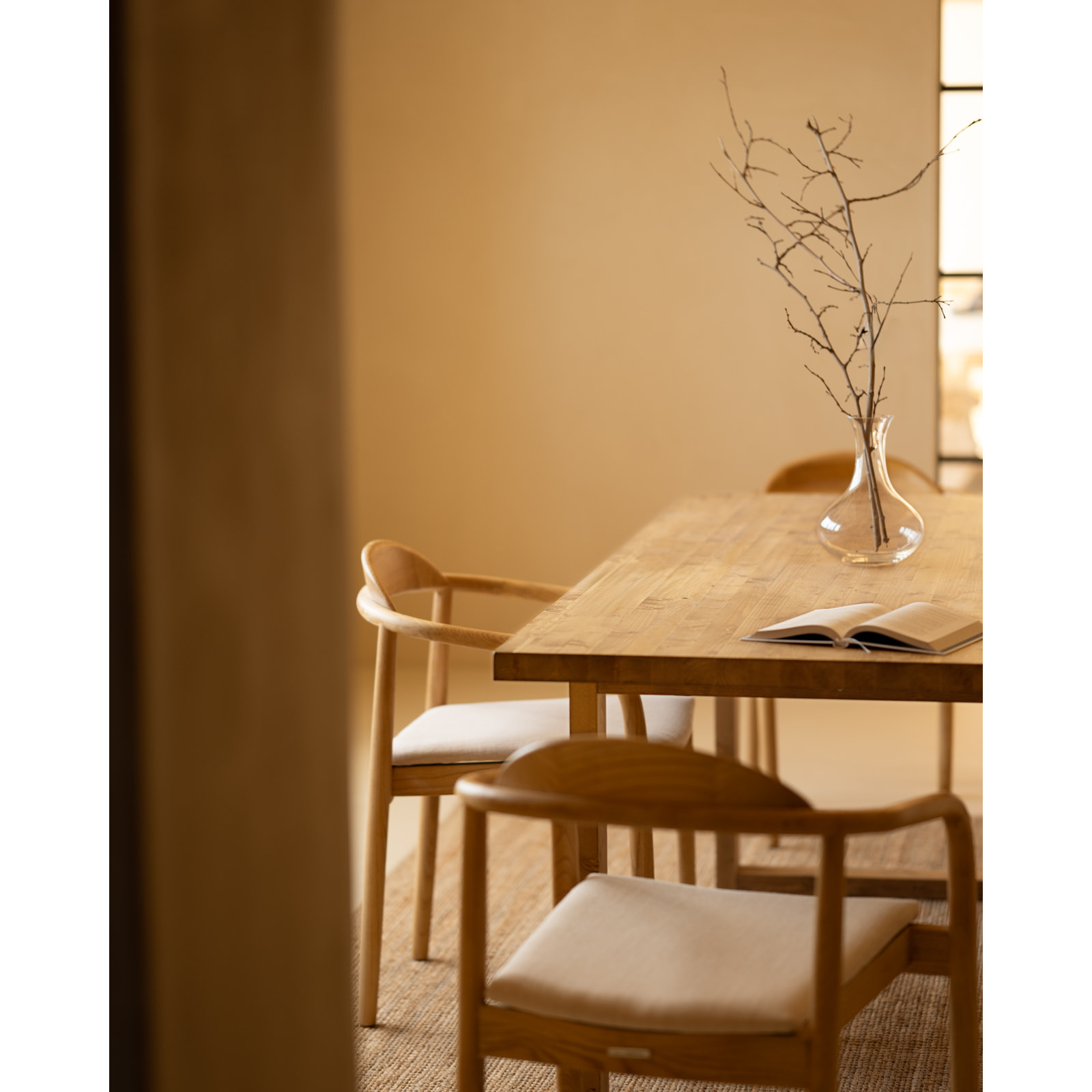 Mesa de comedor de madera maciza en tono roble medio de varias medidas